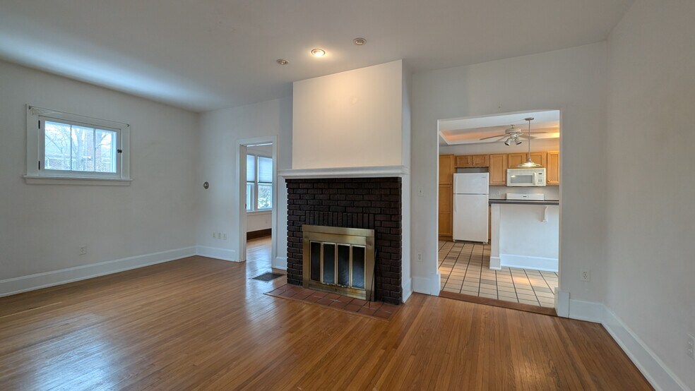 Building Photo - 1800 Mears Ave