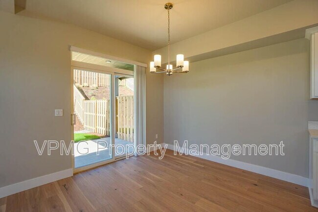 Building Photo - 2331 E Otter Lp