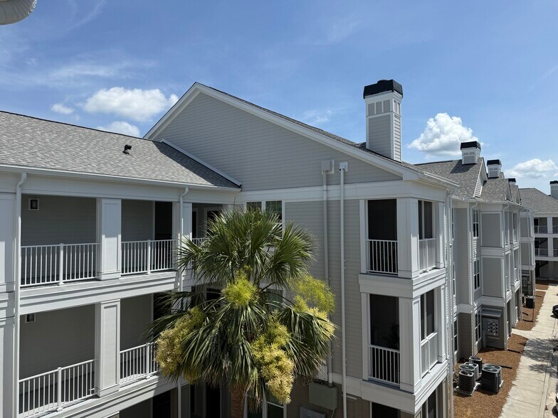 Building Photo - 130 River Landing Dr