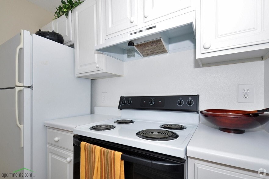 Kitchen - zLandmark at Wynton Pointe