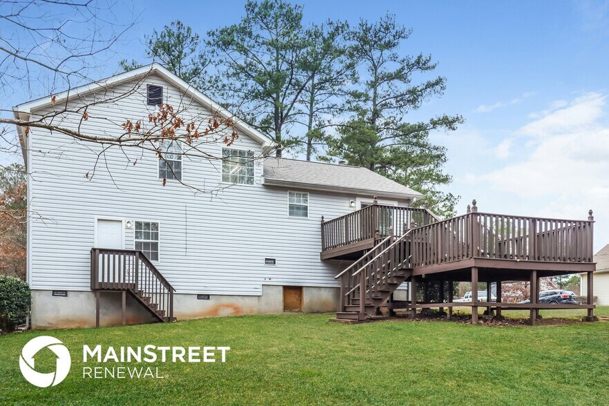 Building Photo - 2401 Bethune Cir