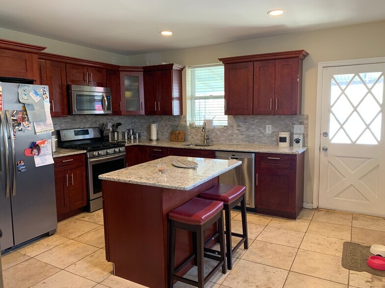 Building Photo - 432 Martin St