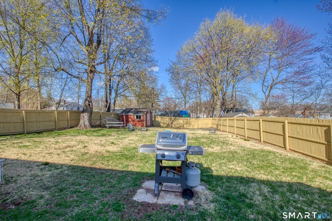 Building Photo - 124 Mayflower St