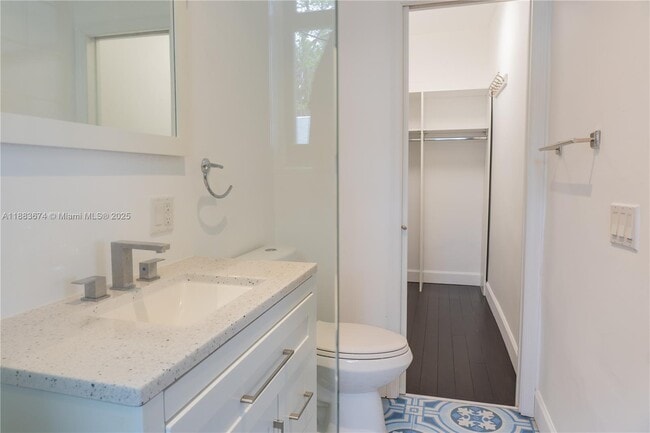 Building Photo - 5938 NE 5th Ave