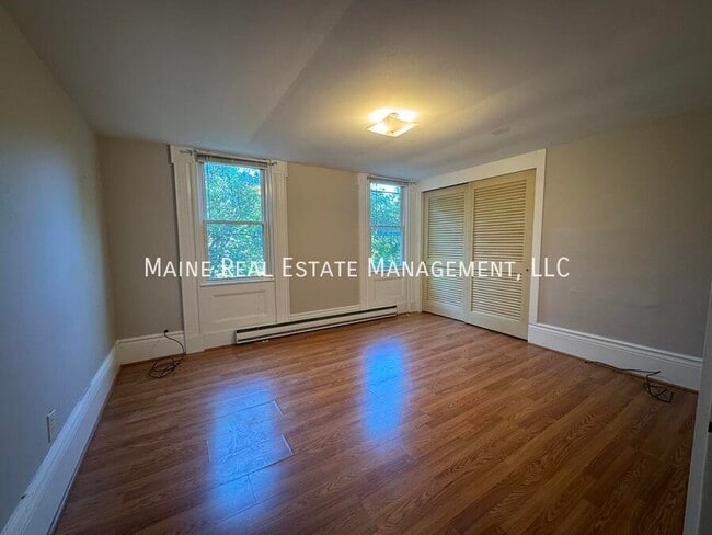 Building Photo - 11 Gilchrest St