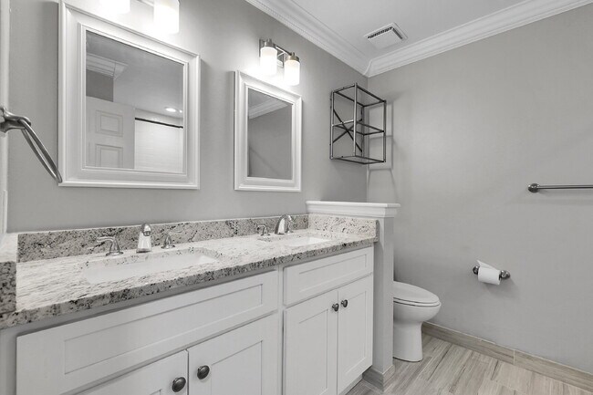 Building Photo - $2,400 - 3 Bed, 2.5 Bath Townhome with Fin...