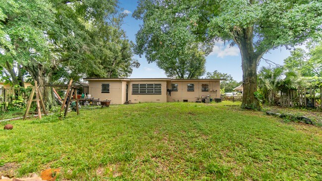 Building Photo - 5219 Bonnie Brae Cir