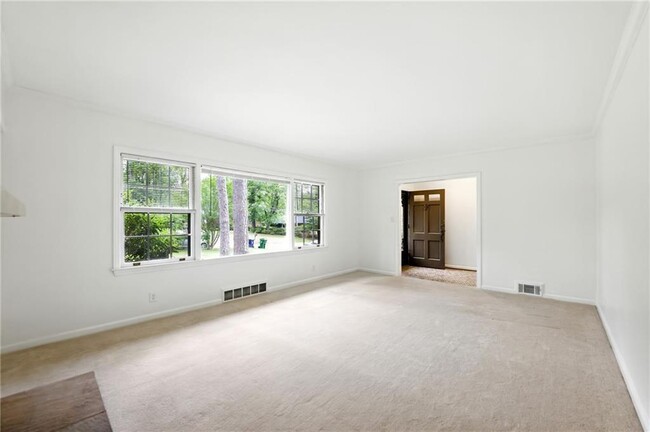 Building Photo - 2321 Tanglewood Rd