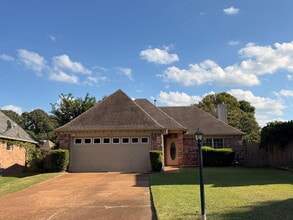 Building Photo - "Charming 3-Bedroom Lakeland Home with Cozy Fireplace & Gleaming Hardwood Floors!"