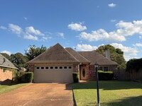 Building Photo - "Charming 3-Bedroom Lakeland Home with Cozy Fireplace & Gleaming Hardwood Floors!"