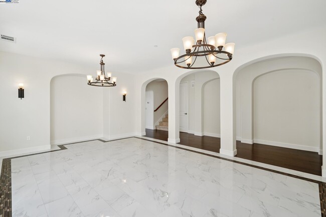 Building Photo - 454 Bengali Ct