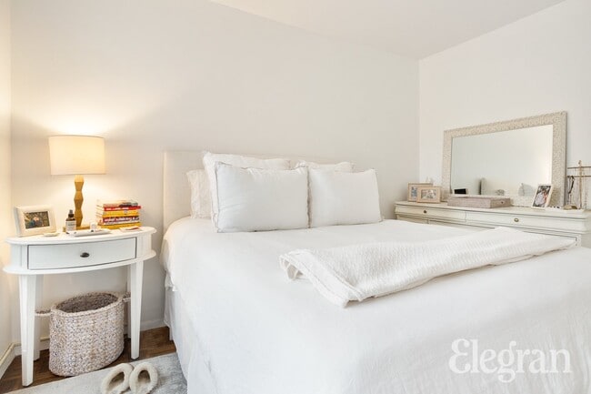 Building Photo - 5 E 22nd St