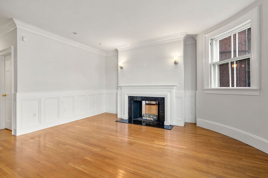 Building Photo - 244 Beacon St