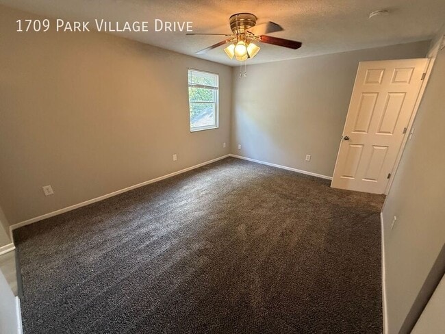 Building Photo - 1709 Park Village Dr