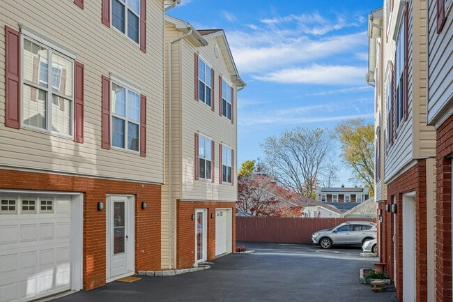 Building Photo - 187 West Ave