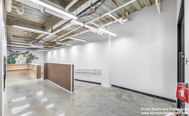 Building Photo - 400 W Broadway