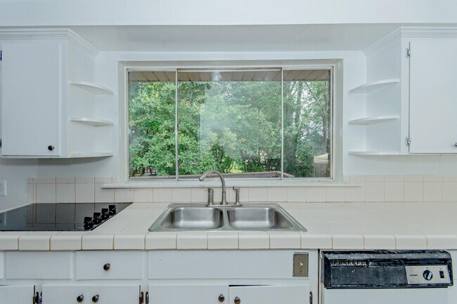 Building Photo - 3105 Pelzer Ave