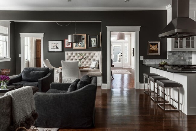 Building Photo - Elegant Fully Furnished 4BR/3.2BA Classic ...