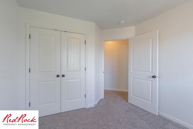 Building Photo - 2801 E 450 N