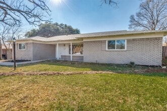 Building Photo - 4820 Briarwood Ln