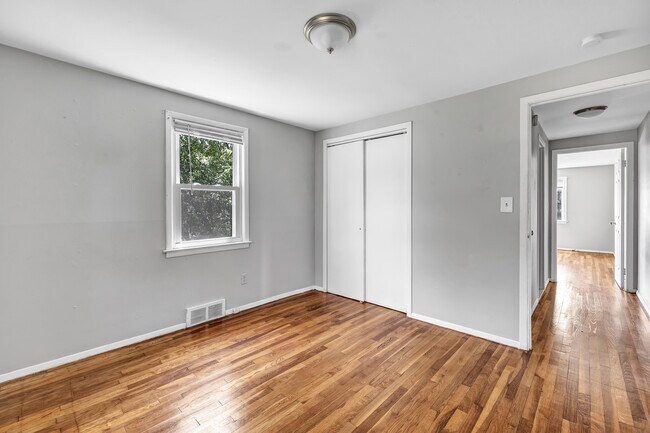 Building Photo - 150 Masarik Ave