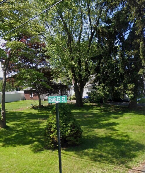 Corner lot on Charles Street - 9 Miles St