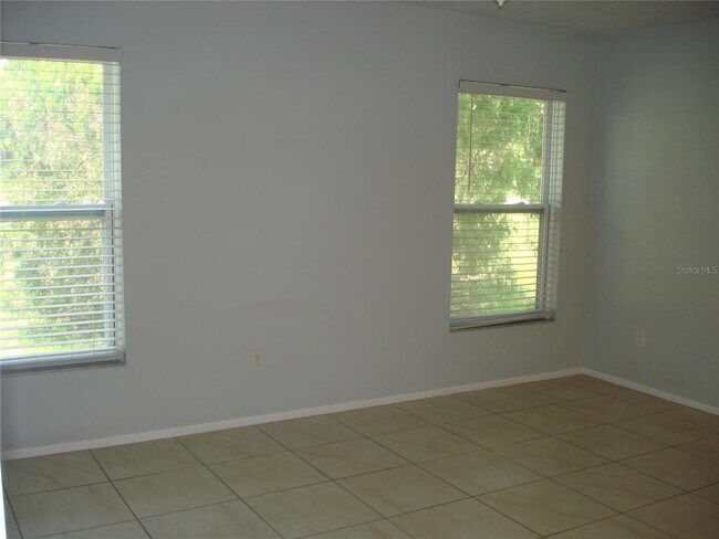 Building Photo - 10761 Lazy Lake Dr