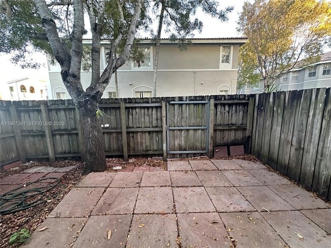 Building Photo - 2615 SE 15th Pl