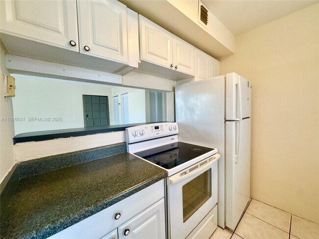 Building Photo - 16508 NE 26th Ave