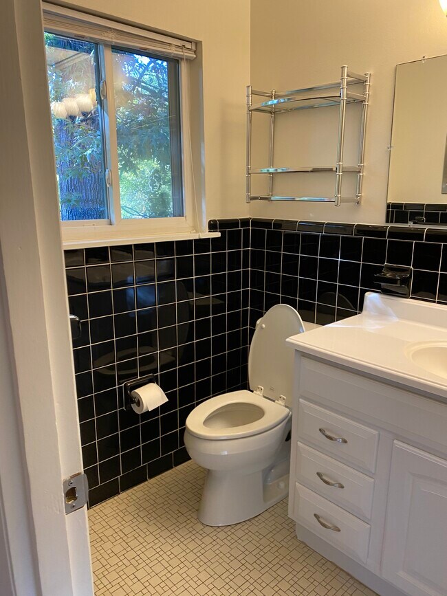 Building Photo - 147 Jewell Rd