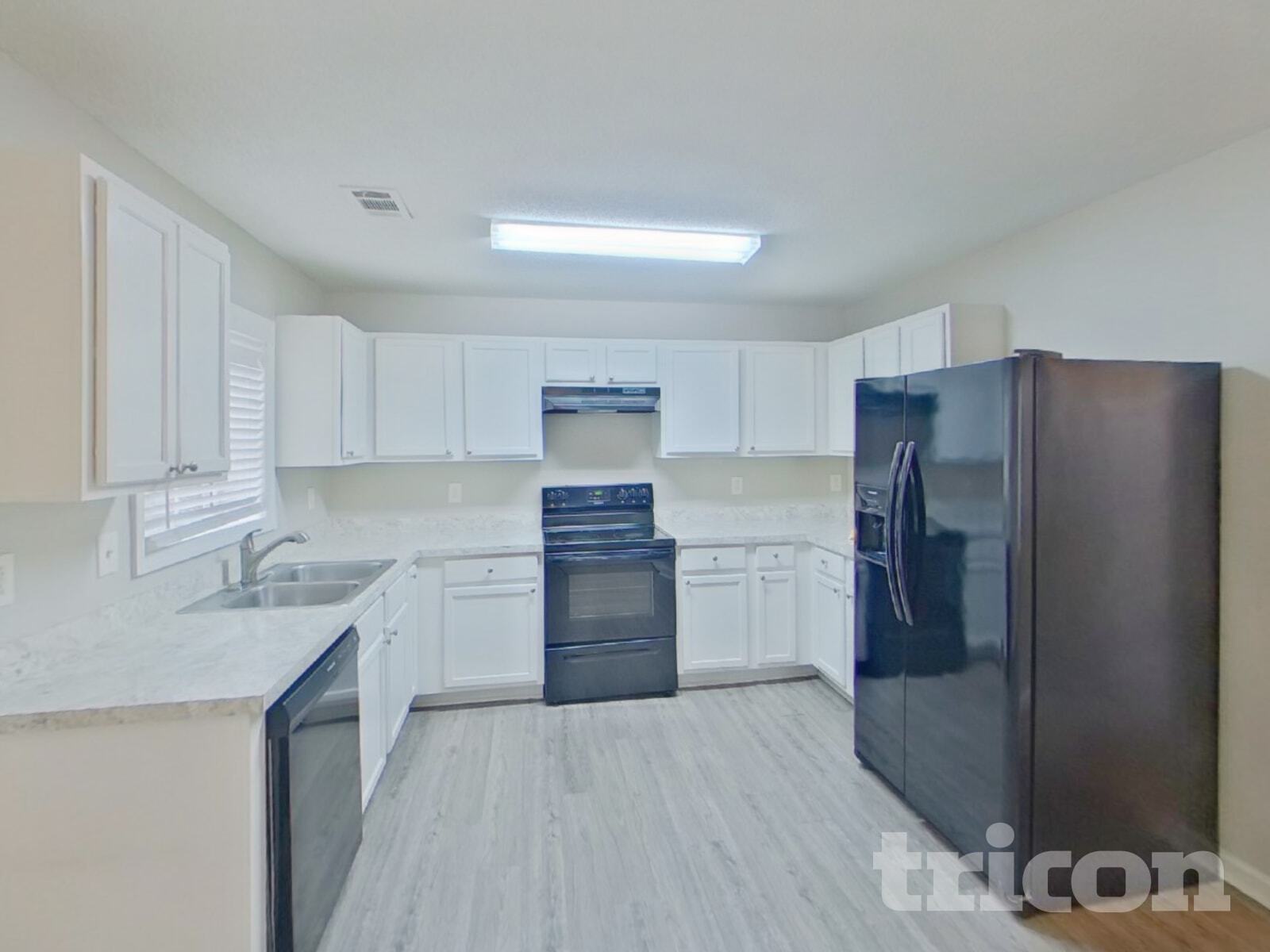 Building Photo - 7052 Ravenwood Ln