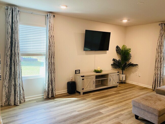 Building Photo - Functional 2-Story Design | 4BR + 2.5BA | Quick Access to I-10