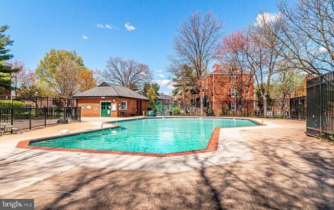 Building Photo - 2803 S Columbus St