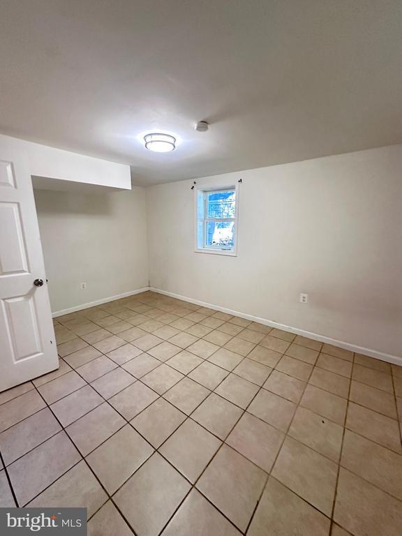 Building Photo - 9326 Wellington St