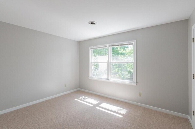 Building Photo - 8915 Castle Point Dr