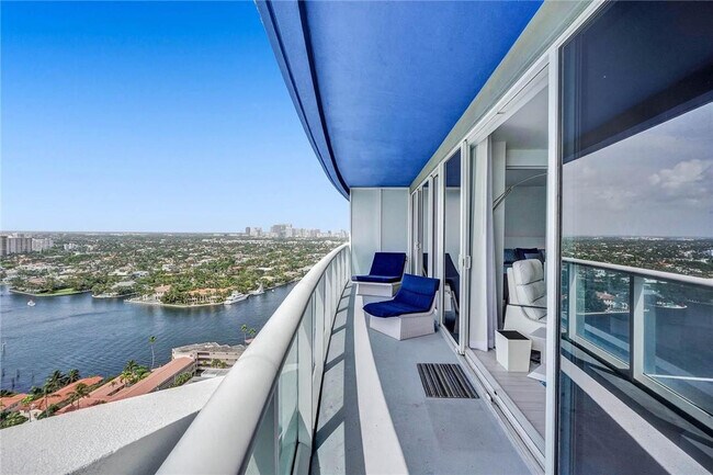 Building Photo - 3101 Bayshore Dr