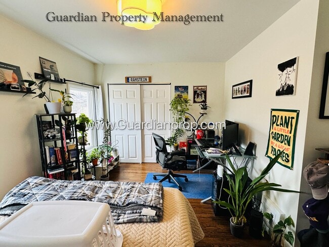 Building Photo - St Louis Park Single Family Home, Dishwasher, Garage, Patio