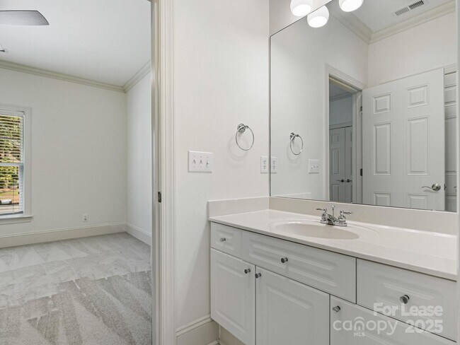 Building Photo - 2416 Chesterfield Ave