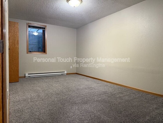 Building Photo - 2736-33 1/2 33 1/2 Ave S