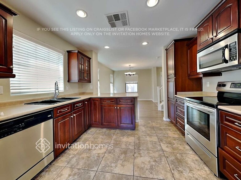 Building Photo - 2611 E Bart St