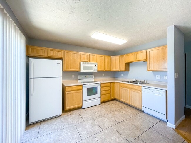 Building Photo - 4740 Kelvington Dr