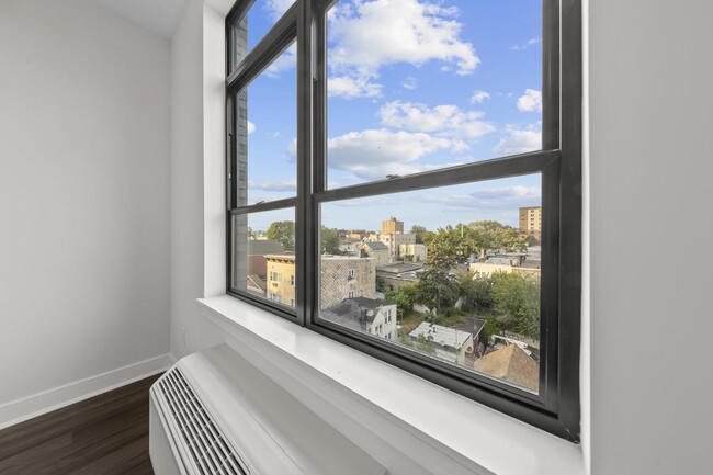 Building Photo - 121 34th St