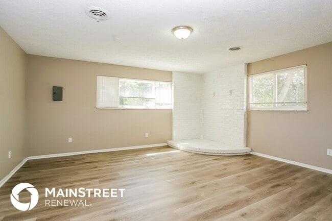 Building Photo - 1305 Coburg Rd