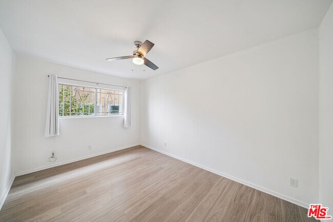 Building Photo - 217 S Carondelet St
