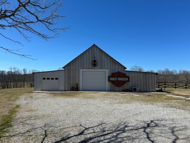 Building Photo - 2400 Seven Springs Rd