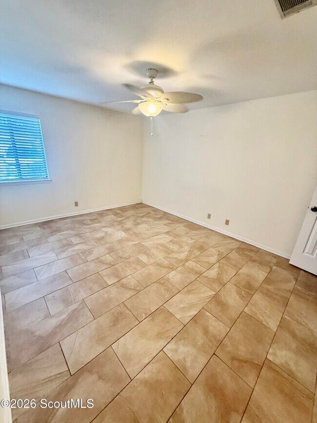 Building Photo - 227 Walmar Grove