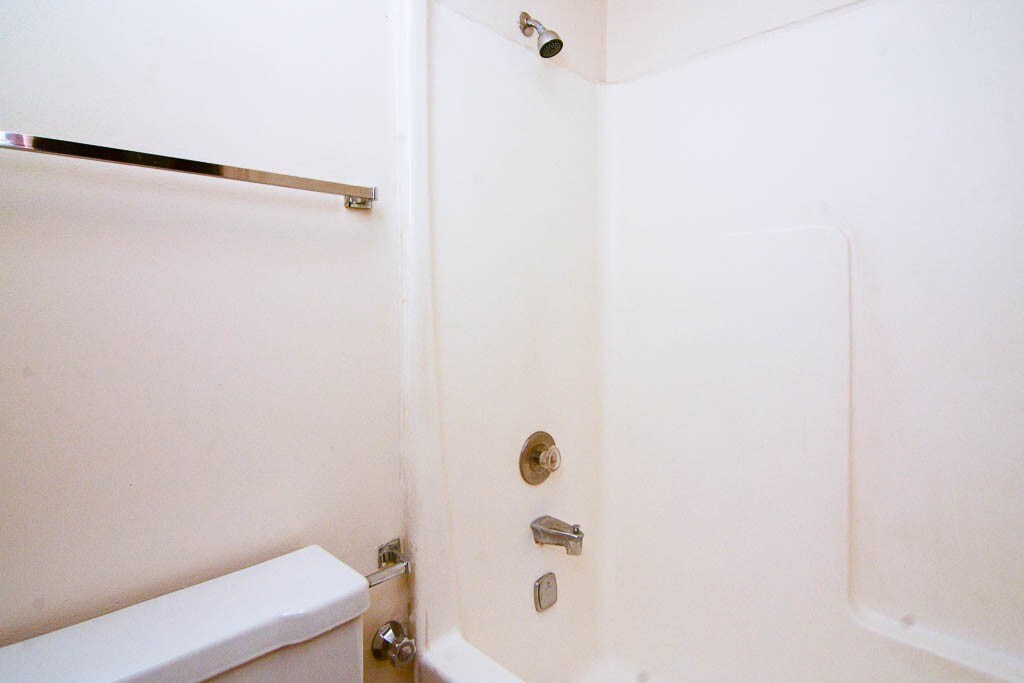 Building Photo - 630 W Wellington Ave