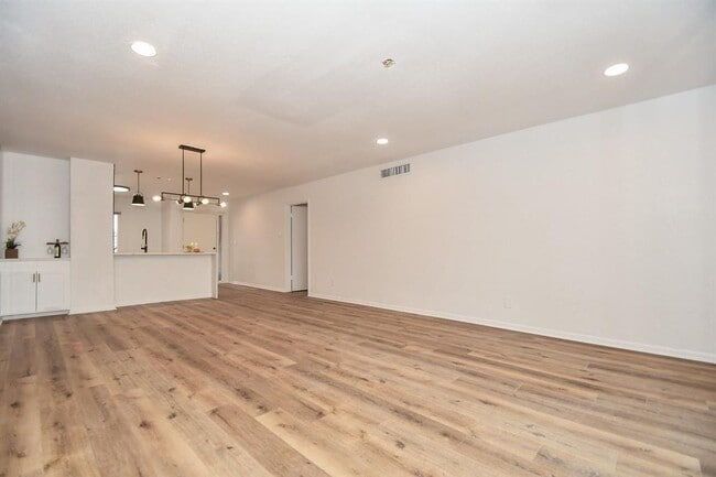 Building Photo - 6529 Bayou Glen Rd