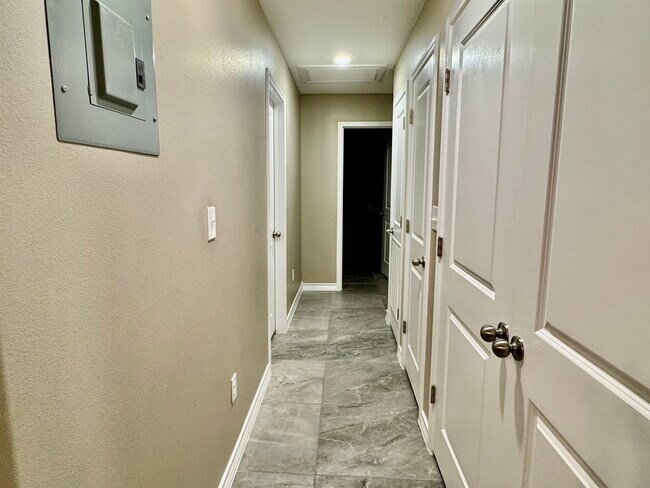 Building Photo - 3011 Bluebell Ct