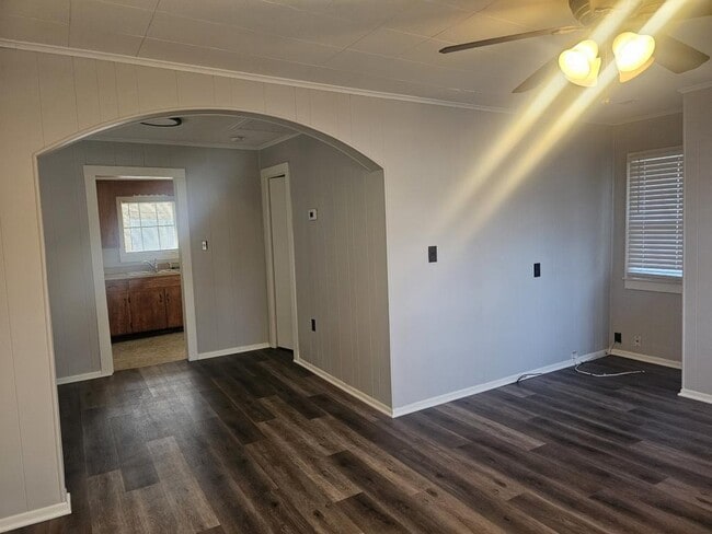 Building Photo - 630 N Poplar St